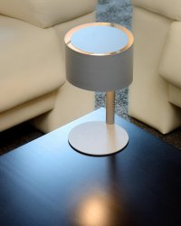 Knulle 28cm Grå bordslampa från Lucide - Den &auml;r ca 28 centimeter h&ouml;g och passar d&auml;rf&ouml;r i alla h&ouml;rn av ditt rum.