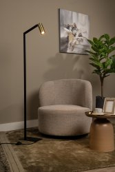 Sybil Svart golvlampa från Lucide - Denna eleganta golvlampa passar i b&aring;de modern och klassisk inredning, bredvid en soffa i tyg, l&auml;der eller sammet.