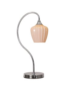 Amalfi 50cm Aprikos bordslampa från PR Home - Det r&auml;fflade glaset i en varm aprikosf&auml;rgad ton kombineras med en blank kromf&auml;rgad fot och en vackert sv&auml;ngd arm.