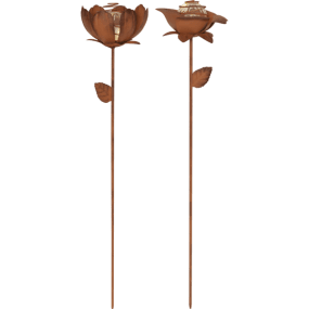 Oxida Flower 2-pack Rost solcellslampa från Star Trading - Oxida dekorationspinnar &auml;r ett set om 2 med tv&aring; olika blomformer i rostf&auml;rgad metall som ger ett naturligt och dekorativt uttryck.