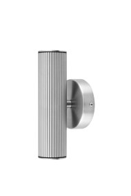 Hubble Borstad stål från Globen Lighting - Hubble &auml;r en stilren v&auml;gglampa med borstad st&aring;lfinish som sprider ljuset b&aring;de upp&aring;t och ned&aring;t och skapar ett vackert ljusspel mot v&auml;ggen.