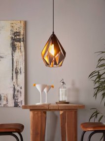 Carlton Ø20 Svart från Eglo - Denna stilrena pendellampa i svart metall och kopparf&auml;rgad insida har en i&ouml;gonfallande geometrisk design som ger en modern och exklusiv k&auml;nsla till rummet.