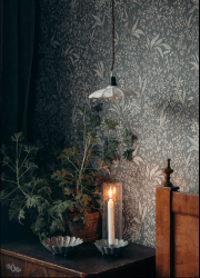 Gustav Ø20 Vit fönsterlampa från Strömshaga - En elegant taklampa som &auml;r liten och n&auml;tt och passar fint b&aring;de &ouml;ver k&ouml;ksbord som i ett f&ouml;nster eller i ett sovrum.