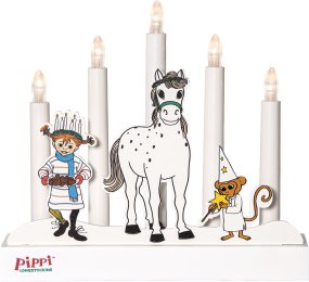 Pippi Vit från Star Trading - Den charmiga ljusstaken sprider b&aring;de julk&auml;nsla och gl&auml;dje och blir en lekfull dekoration i f&ouml;nstret eller p&aring; en hylla.