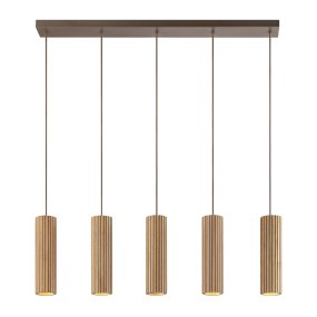 Lakewood 95cm Trä taklampa från Brilliant - Lakewood takpendel kombinerar brun metall med fem cylinderformade sk&auml;rmar i ljust, ribbat tr&auml; f&ouml;r ett varmt och stilrent uttryck.