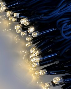 Twinky Pro 10m Svart från Lightson - Det &auml;r en h&aring;llbar premiumslinga med rej&auml;l gummikabel som sprider ett mjukt, st&auml;mningsfullt sken med st&ouml;rre ljuspunkter.