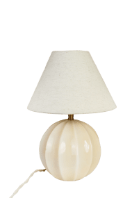 Marit 24cm Beige från Strömshaga - Marit &auml;r en elegant lampfot i beige glas med en mjukt rundad form och dekorativa detaljer som ger den ett klassiskt uttryck.