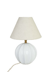 Marit 24cm Vit från Strömshaga - Marit &auml;r en elegant lampfot i vitt opalglas med en mjukt rundad form och dekorativa detaljer som ger den ett klassiskt uttryck.