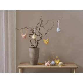 Esther Flerfärgad från Star Trading - Dekorativ p&aring;skdekoration i set av 2 st p&aring;skkycklingar och 2 st &auml;gg i blank porslin.