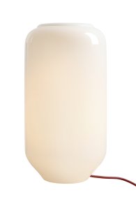 Flask 36cm Vit/röd bordslampa från Artera - Den h&ouml;ga, rundade kupan i opalglas sprider ett mjukt och behagligt ljus som skapar en varm och inbjudande atmosf&auml;r.