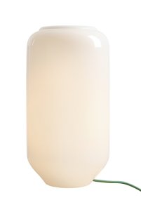 Flask 36cm Vit/grön bordslampa från Artera - Den h&ouml;ga, rundade kupan i opalglas sprider ett mjukt och behagligt ljus som skapar en varm och inbjudande atmosf&auml;r.
