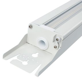 Henry Basic 4000K 165cm Vit från Designlight - Henry Basic kan ge hela 13600lm vilket r&auml;cker f&ouml;r de flesta ytor med h&ouml;gt st&auml;llda krav f&ouml;r belysning.