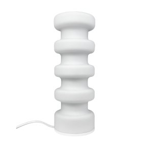 Luna 33cm Vit bordslampa från Dyberg Larsen - L&aring;t Luna bordslampa bli rummets blickf&aring;ng med sitt f&ouml;rtrollande sken i opalglas och skapa en unik atmosf&auml;r.
