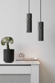 Halo Ø7 Mörkgrå taklampa från Halo Design - Halo &auml;r en stilren och modern takpendel med en minimalistisk design som passar perfekt i det trendiga hemmet.