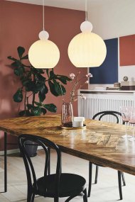 Ball Ball Ø32 Opal taklampa från Halo Design - Ball Ball &auml;r en elegant pendel av opalglas.