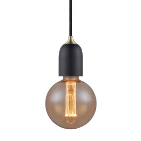 Classic Ø5 Svart från Halo Design - Placera f&ouml;rslagsvis flera i grupp &ouml;ver matbordet eller som pendel i sovrummet &ouml;ver nattduksborden, eller varf&ouml;r inte i ett h&ouml;rn i vardagsrummet d&auml;r det beh&ouml;vs lite extre mysbelysning.