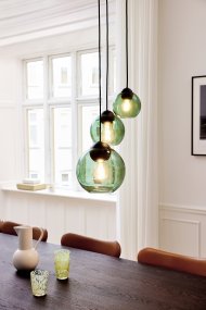 Bubbles Ø14 Grön från Halo Design - Det gr&ouml;na glaset bidrar med en elegans och ger en fin ljusspridning i rummet n&auml;r den &auml;r t&auml;nd.