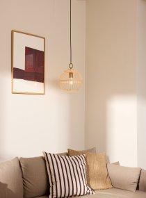 Stockholm Nordic Ø30 Natur taklampa från Halo Design - Tillverkad av ljust tr&auml; ger den en elegant och varm k&auml;nsla som passar perfekt i s&aring;v&auml;l klassiska som moderna milj&ouml;er.