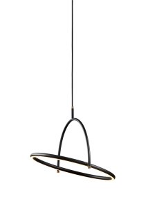 Tilit Ø40 Svart taklampa från Halo Design - Tilt &auml;r en modern takpendel med en stilren och minimalistisk design i svart metall och eleganta detaljer i m&auml;ssingsf&auml;rg.