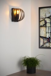 Manuela 17cm Svart vägglampa från Lucide - Denna v&auml;gglampa har en modern look och tack vare sin sl&aring;ende och i&ouml;gonfallande design blir Manuela ett blickf&aring;ng i alla interi&ouml;rer, &auml;ven rustika.