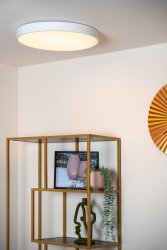Unar Ø50 Vit plafond från Lucide - Med sin runda metallram och en matt t&auml;ckning &ouml;ver den integrerade LED-ljusk&auml;llan passar denna taklampa in i alla interi&ouml;rer och rum.
