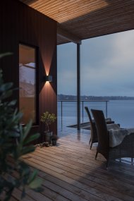 Cremona Mörkgrå utelampa från Konstsmide - Med h&aring;llbara material och h&ouml;g kvalitet, &auml;r denna lampa b&aring;de vacker och v&auml;derbest&auml;ndig &ndash; en idealisk investering f&ouml;r l&aring;ngvarig stil och funktion.