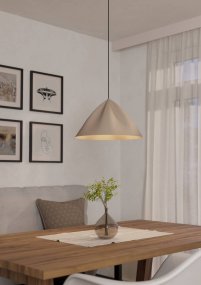 Podere Ø43 Sand taklampa från Eglo - Denna pendellampa i en mjuk, sandf&auml;rgad ton erbjuder en enkel men elegant design som passar perfekt i moderna och skandinaviska hem.