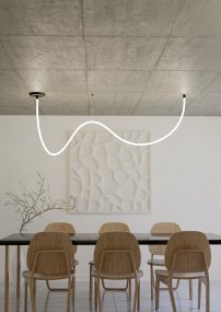 Glow 300cm Svart taklampa från Eglo - Lampan ger 800 lumen per meter och kan lysa i varmvitt 2700K eller olika RGB f&auml;rger.