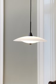 Baroni Ø35 Svart från Halo Design - Baroni &auml;r en vacker pendel p&aring; 35cm i diameter.