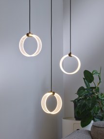 Circle PL 66cm Svart från Ledvance - I f&ouml;rsta steget lyser lampan i ett varmvitt ljus p&aring; 3000K, i andra steget lyser den i ett kallvit ljus p&aring; 4200K och i tredje lyser den i 6500K (dagsljus).