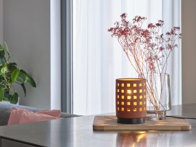 Clay Windows 15cm Brun bordslampa från Osram - Placera f&ouml;rslagsvis i vardagsrummet som st&auml;mningsbelysning eller i sovrummet som s&auml;nglampa.