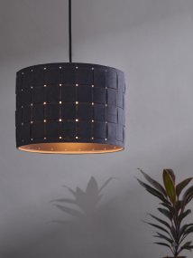 Felt Weaving Ø28 Mörkgrå taklampa från Ledvance - Dekorativ pendel med sk&auml;rm gjord av fl&auml;tad filt vilket ger en fin och varm ljusspridning i rummet.