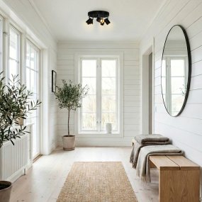 Aurora 5 Svart spotlight från By Rydéns - Aurora ger ett effektivt och behagligt ljus och passar utm&auml;rkt i b&aring;de moderna och klassiska milj&ouml;er.