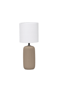 Palizzo 33cm Brun bordslampa från Nordic Lighting - Lampfoten har en matt, sandliknande finish i en varm brun ton och en r&auml;fflad struktur som ger lampan ett mjukt och dekorativt uttryck.