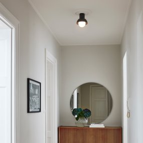 Down Ø20 Antracit plafond från CO Bankeryd - Down plafond har en ungdomlig och skandinavisk design som med sitt atmosf&auml;riska ljus passar utm&auml;rkt i hall eller k&ouml;k.