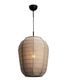 Delino Ø40 Beige från By Rydéns - Stommen i asktr&auml; och de dekorativa detaljerna i rotting ger lampan ett varmt och harmoniskt uttryck.
