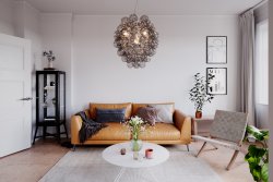 Deluxe Ø64 Grå från By Rydéns - Oavsett om du vill skapa en st&auml;mningsfull atmosf&auml;r i vardagsrummet eller addera en touch av glamour till matsalen, kommer taklampan Deluxe definitivt att bli ett samtals&auml;mne och ett statement i ditt hem.