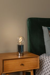 Vivo 23cm Krom portabel från Lucide - En E27 ljusk&auml;lla p&aring; 1W ing&aring;r och ger ett svagt, varmvitt sken.