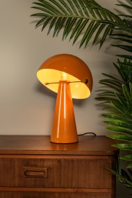 Barone 34cm Orange bordslampa från Lucide - Barone &auml;r en elegant bordslampa i metall med en blank finish i orange f&auml;rg och stilfulla detaljer i m&auml;ssing.