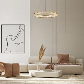 Krone Ø62 Mässing taklampa från Maytoni - Med sin gener&ouml;sa diameter p&aring; 62 cm blir den ett lyxigt blickf&aring;ng i hemmet och sprider ett varmt och st&auml;mningsfullt ljus.