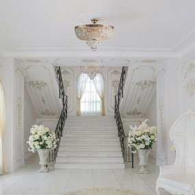 Palace Ø50 Antikguld kristall från Maytoni - De gnistrande prismorna reflekterar ljuset och skapar ett str&aring;lande ljusspel som ger rummet en lyxig k&auml;nsla.