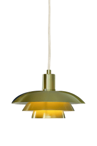 Epsilon Ø20 Guld fönsterlampa från Aneta Lighting - Epsilon f&ouml;nsterlampa har en tidl&ouml;s design med flera sk&auml;rmar i olika niv&aring;er som ger lampan ett karakt&auml;ristiskt och elegant uttryck.