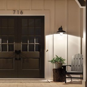 Allenbury Svart utelampa från Elstead Lighting - Med sin IP44-klassning &auml;r den skyddad mot vattenst&auml;nk och &auml;r idealisk f&ouml;r anv&auml;ndning utomhus.