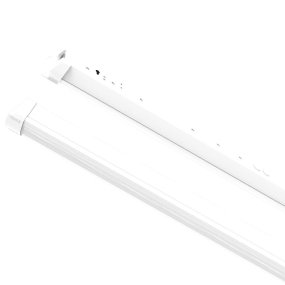 Liny Basic 3000K 130cm Vit från Designlight - Liny Basic &auml;r en robust och energieffektiv industriarmatur med LED-teknik, framtagen f&ouml;r allm&auml;nbelysning i industri- och verksamhetsmilj&ouml;er d&auml;r ett varmvitt ljus &ouml;nskas.