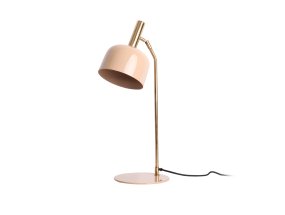 Smart 56cm Beige skrivbordslampa från Leitmotiv - Den blanka, emaljerade finishen i mjuk beige nyans tillsammans med eleganta gulddetaljer ger lampan ett unikt och i&ouml;gonfallande uttryck.