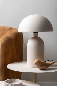 Boaz 43cm Beige från Leitmotiv - Boaz bordslampa i metall har en modern och stilren design med en trendig, svampformad silhuett.