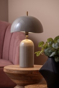 Querido 40cm Grå bordslampa från Leitmotiv - Tillverkad i metall med en blank gr&aring; finish och detaljer i guldfinish, blir den ett stilfullt inslag i hemmet.
