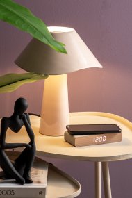 Ameno 33cm Ljusrosa bordslampa från Leitmotiv - Ameno &auml;r en stilren bordslampa i metall med blank ljusrosa finish som ger ett mjukt och harmoniskt uttryck.