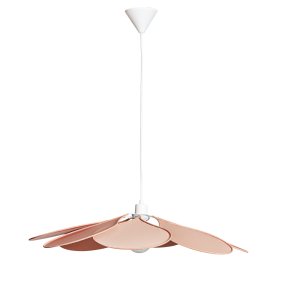 Magnolia Ø80 Rosa taklampa från Cottex - Lampan har en stomme i metall och mjukt formade blad kl&auml;dda i rosa textil, vilket skapar en vacker och luftig silhuett.