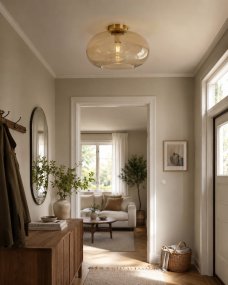 Munc Ø40 Amber plafond från Lampan - Munc &auml;r en elegant plafond som kombinerar glas och metall i en mjuk och stilren design.